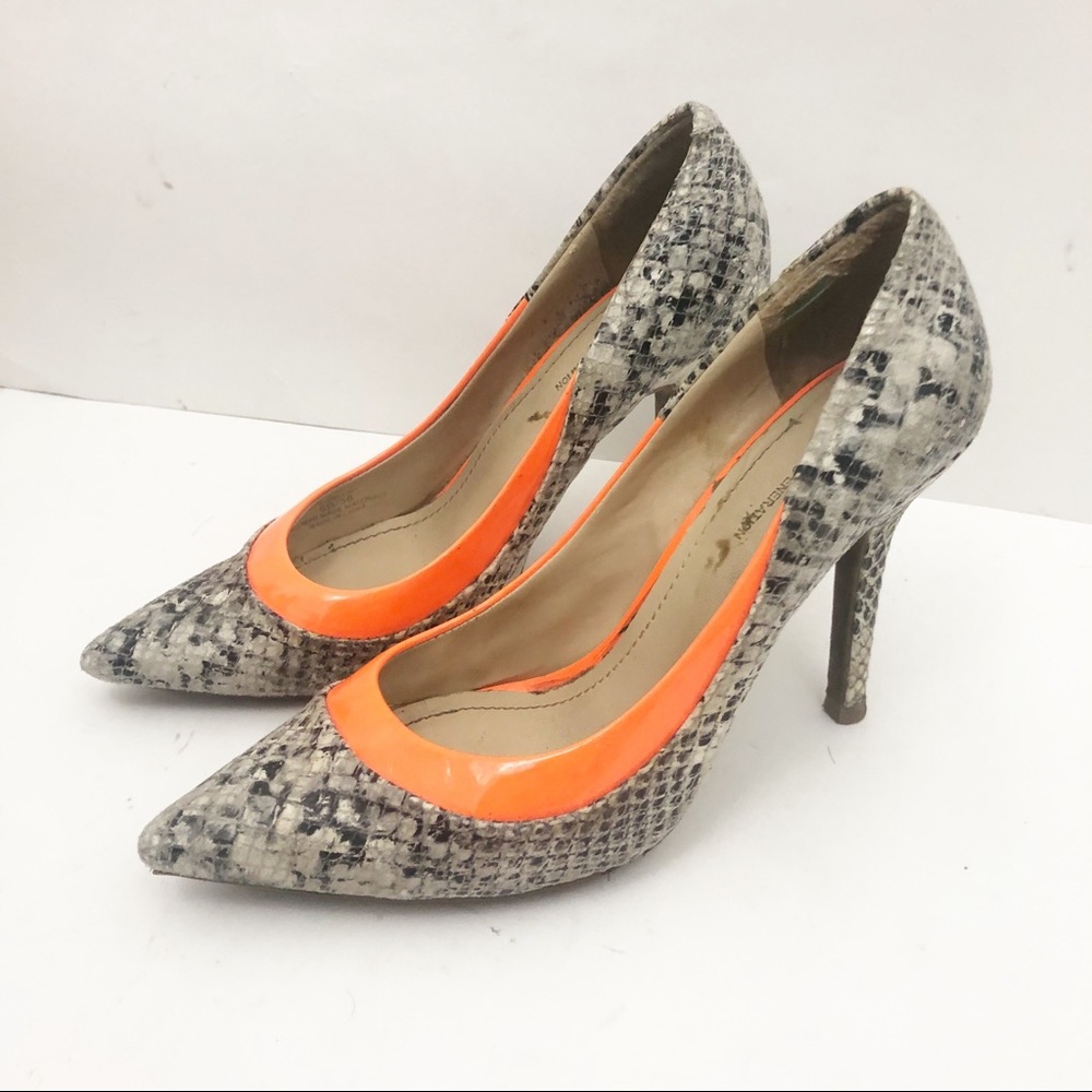 BCBGeneration Snakeskin Print‎ Heels Size 6 - Picture 3 of 8